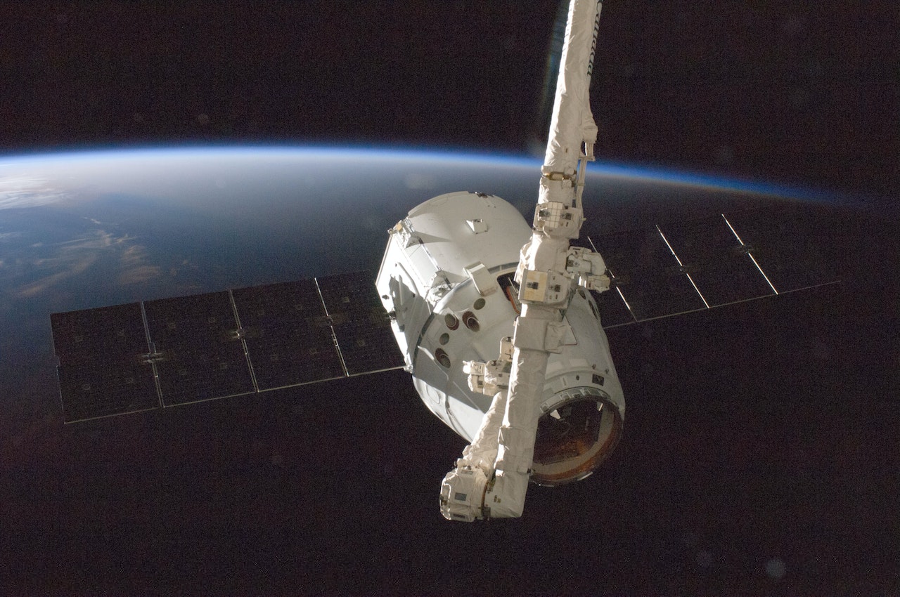 Foto di SpaceX: https://www.pexels.com/it-it/foto/terra-spazio-tecnologia-universo-23789/